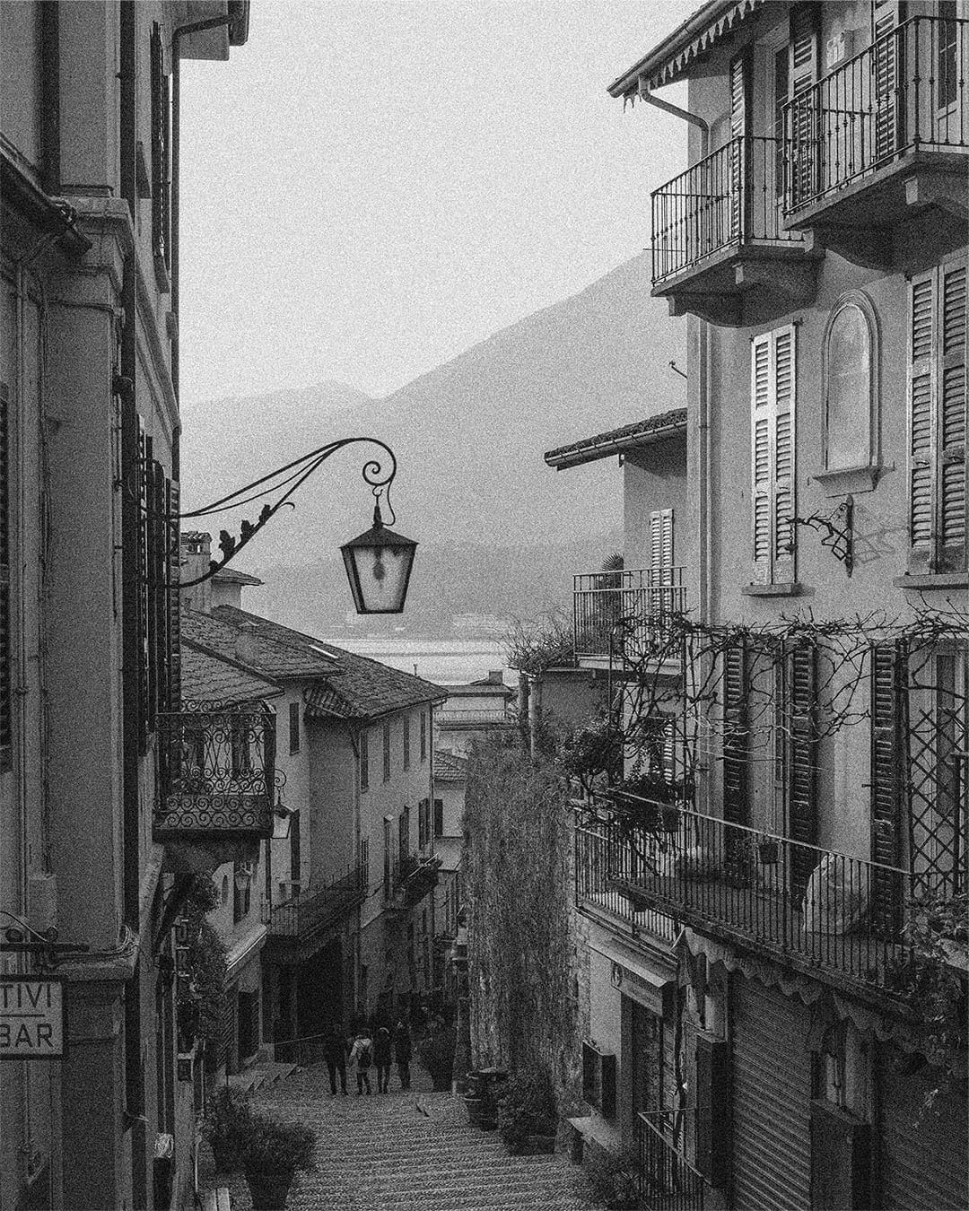 Via Italia, fragranza delle candele Aura Effusione con note di vetiver e sandalo ispirata al fascino italiano