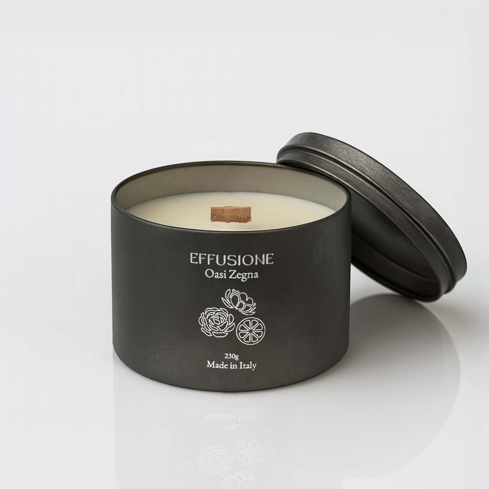 Candela profumata Effusione Oasi Zegna con cera naturale di soia.