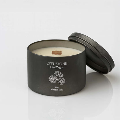 Candela profumata Effusione Oasi Zegna con cera naturale di soia.