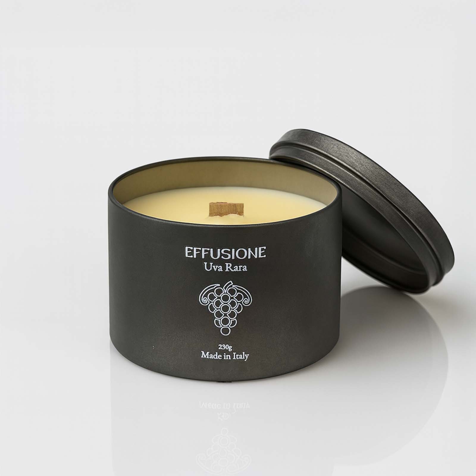 Candela profumata Effusione Echo Uva Rara con cera naturale di soia.