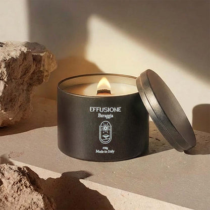 Candela profumata Effusione Baraggia accesa con note calde e speziate