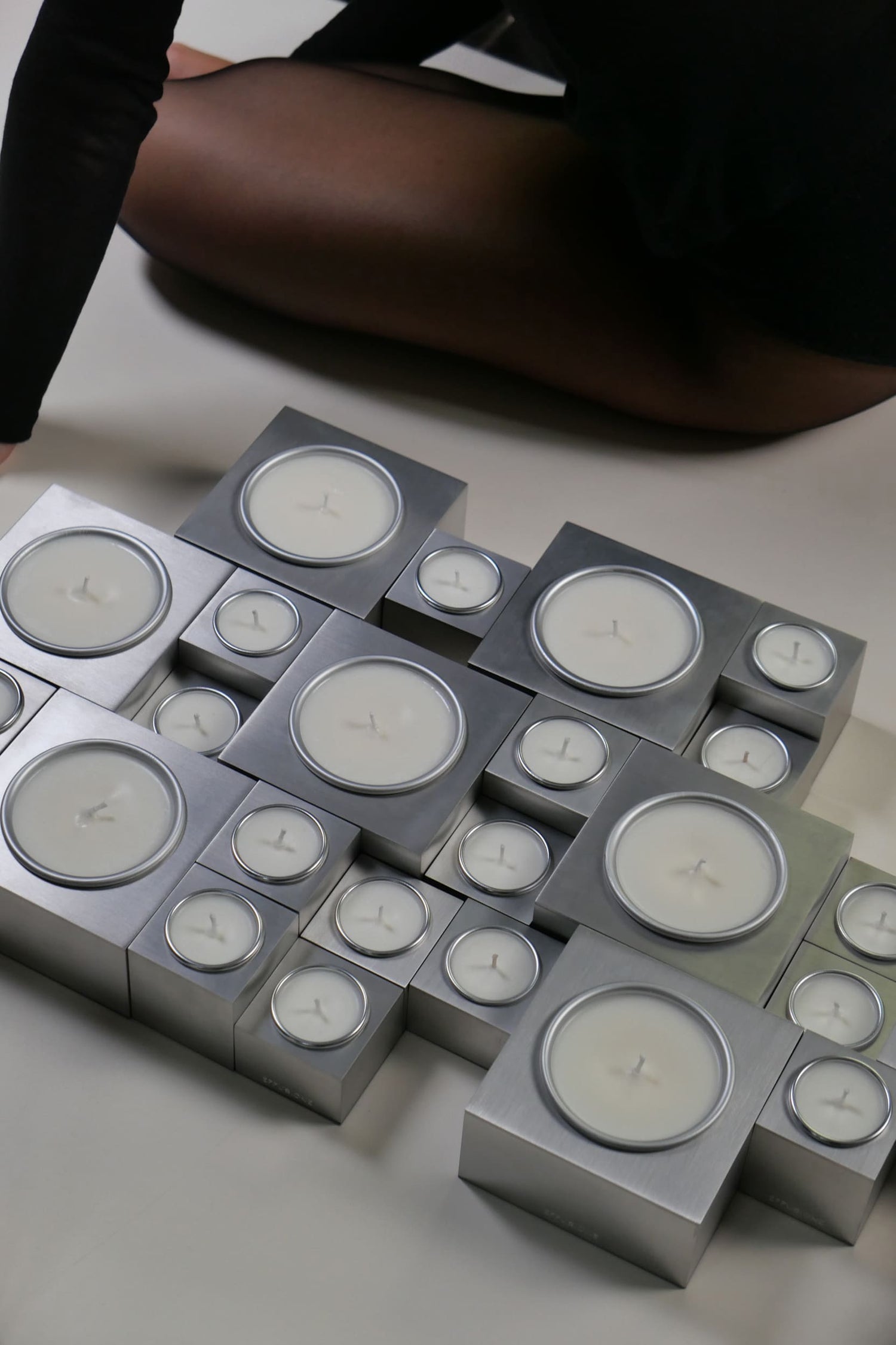 Candele Aura Effusione in alluminio magnetiche componibili e personalizzabili di design