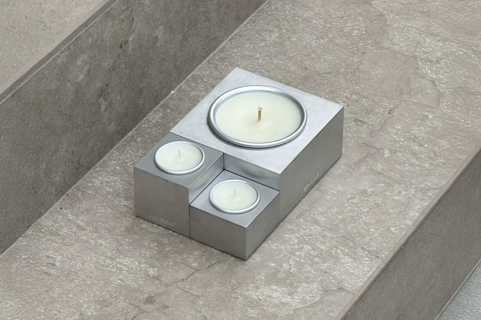 Set di candele Aura Effusione in alluminio magnetiche di design modulare