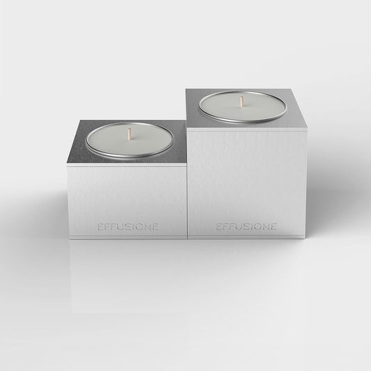 Aura Double, set di due candele piccole profumate Effusione in alluminio magnetiche di design, vista prospettica frontale