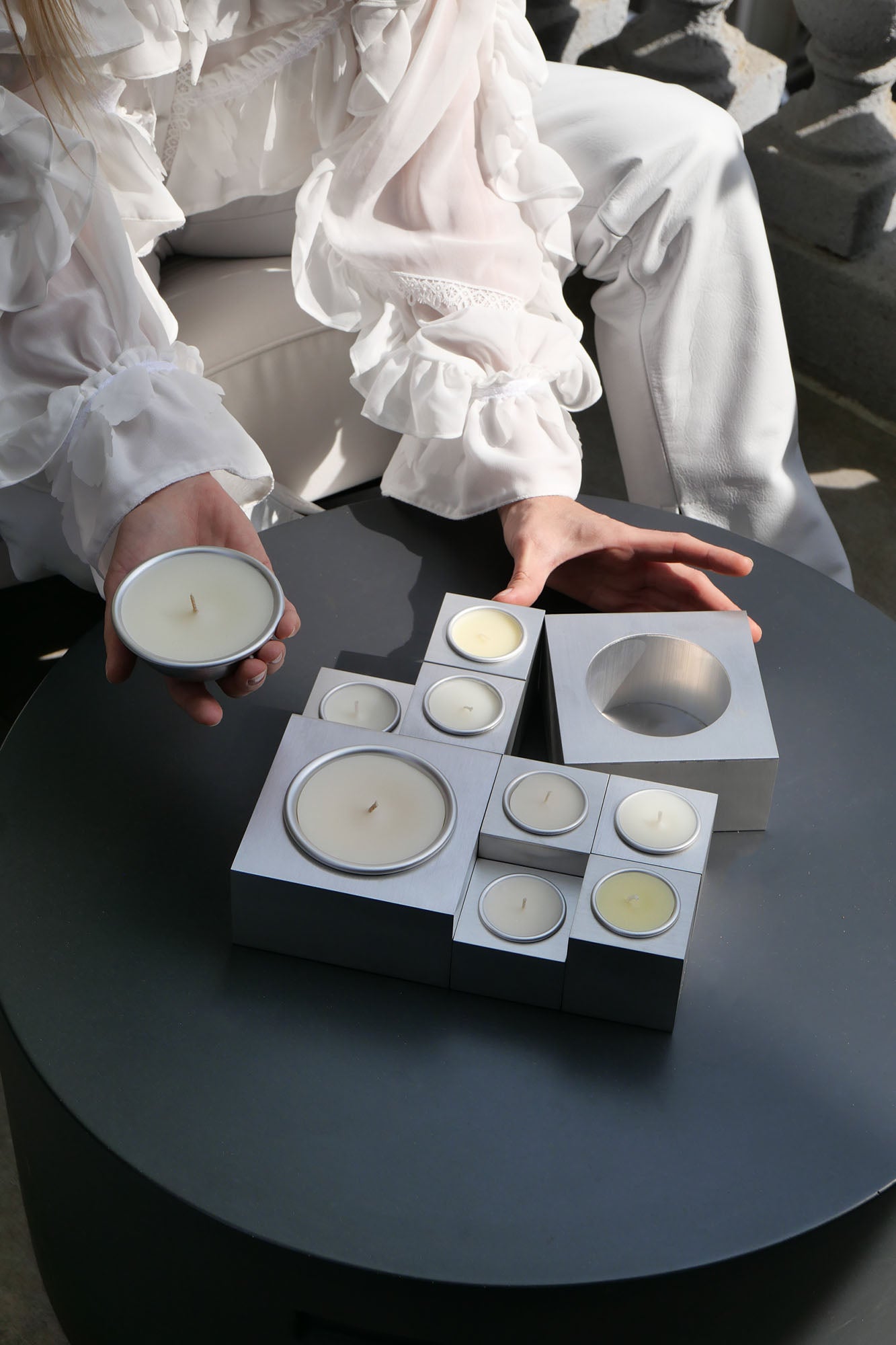 Candele Aura Effusione profumate con corpo modulare in alluminio e ricarica estraibile di design