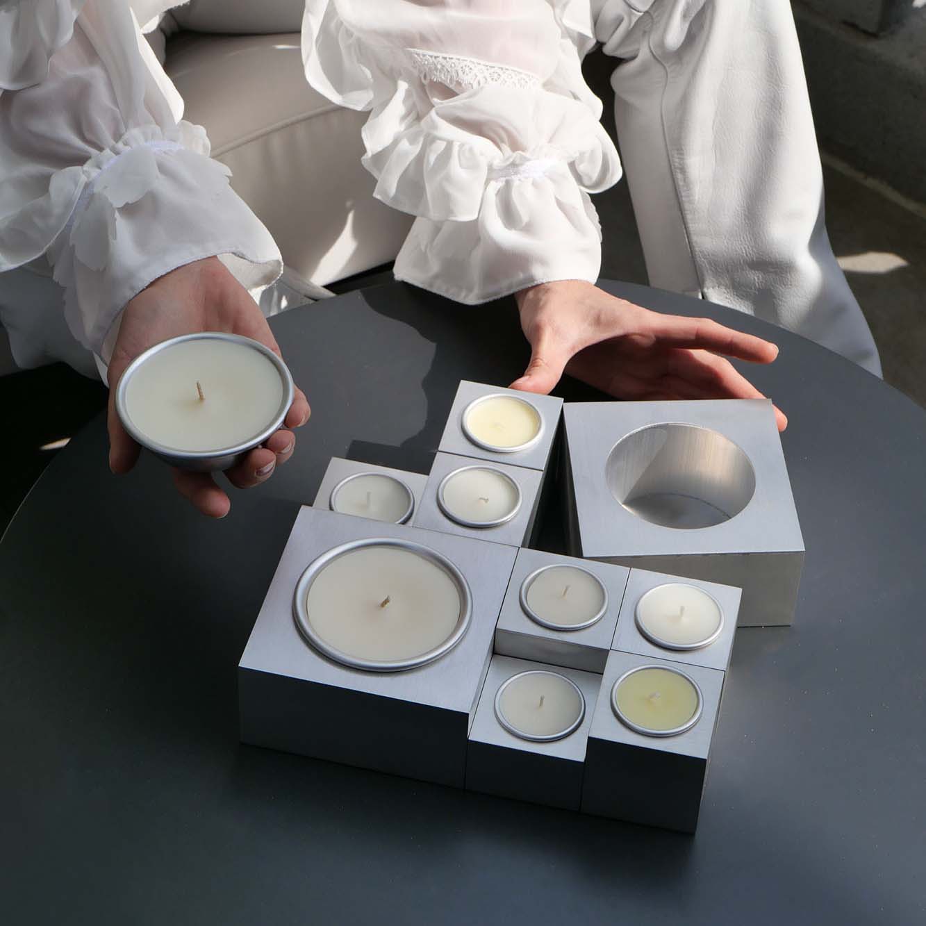 Candele magnetiche modulari Aura Effusione in alluminio con moduli componibili.