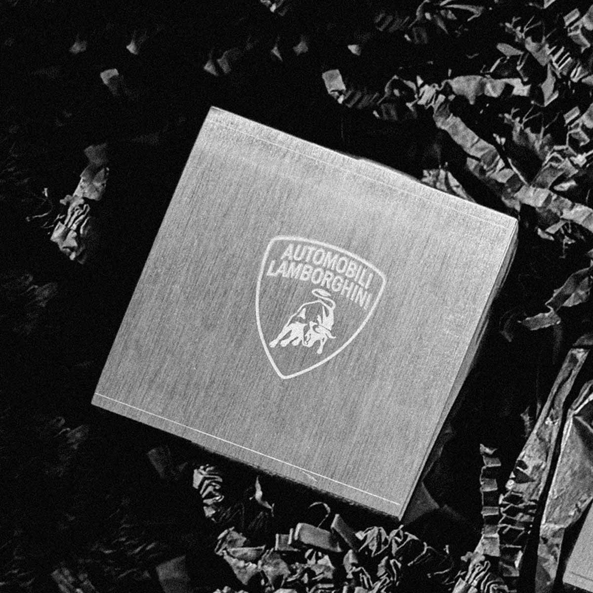 Confezione Effusione con logo Automobili Lamborghini su scatola in alluminio