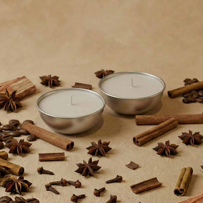 Set da 2 ricariche candela Aura Effusione formato L fragranza Baraggia in alluminio con note speziate e ambrate.