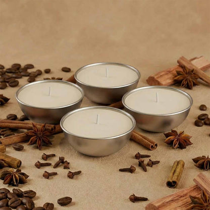 Set da 4 ricariche candela Aura Effusione formato L fragranza Baraggia in alluminio con note speziate e ambrate.