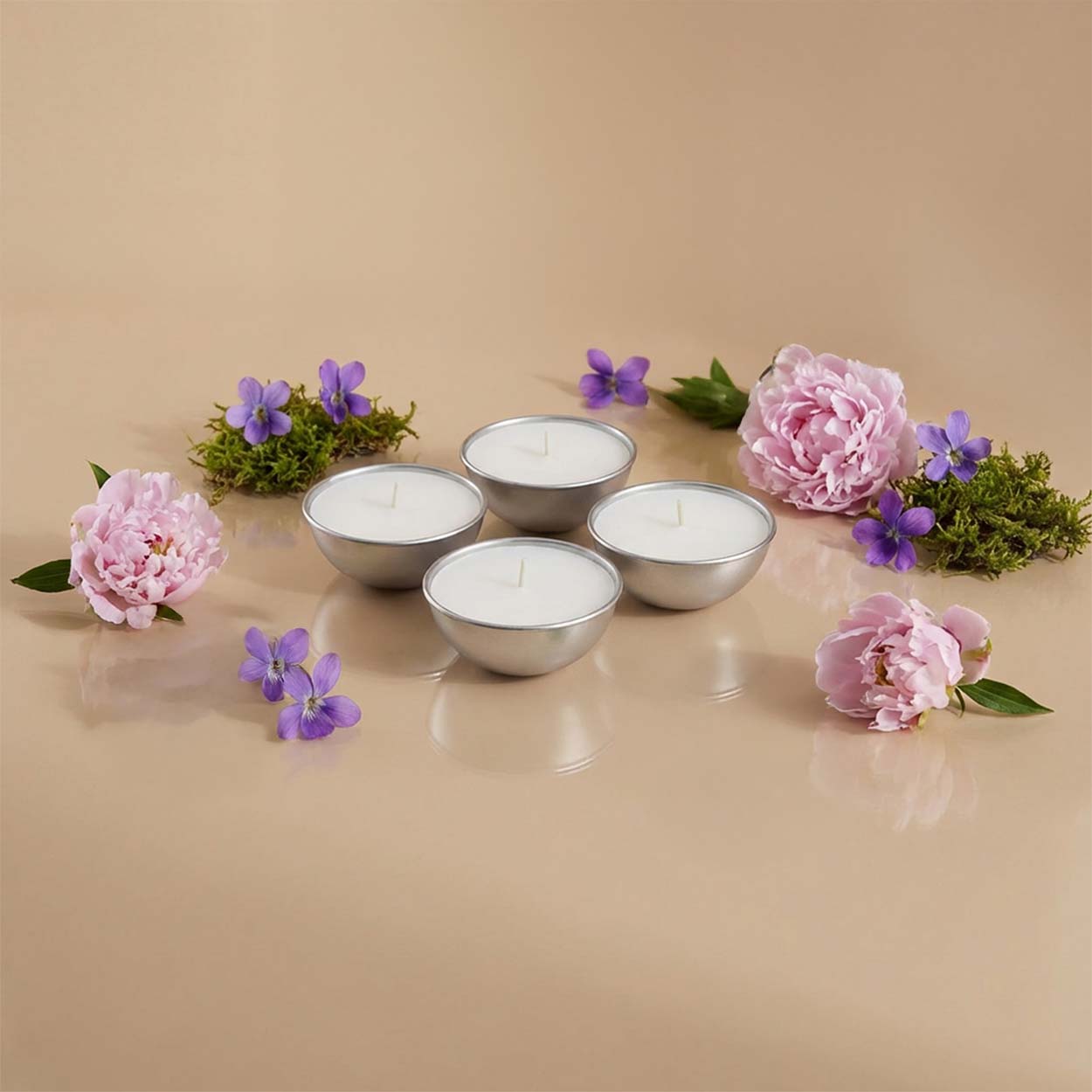 Set da 4 ricariche candela Aura Effusione formato S fragranza Oasi Zegna in alluminio con note fruttate e ambrate.